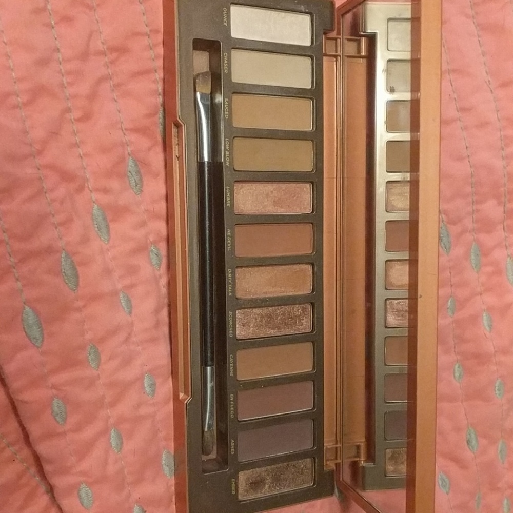 Naked Heat Eyeshadow palette
